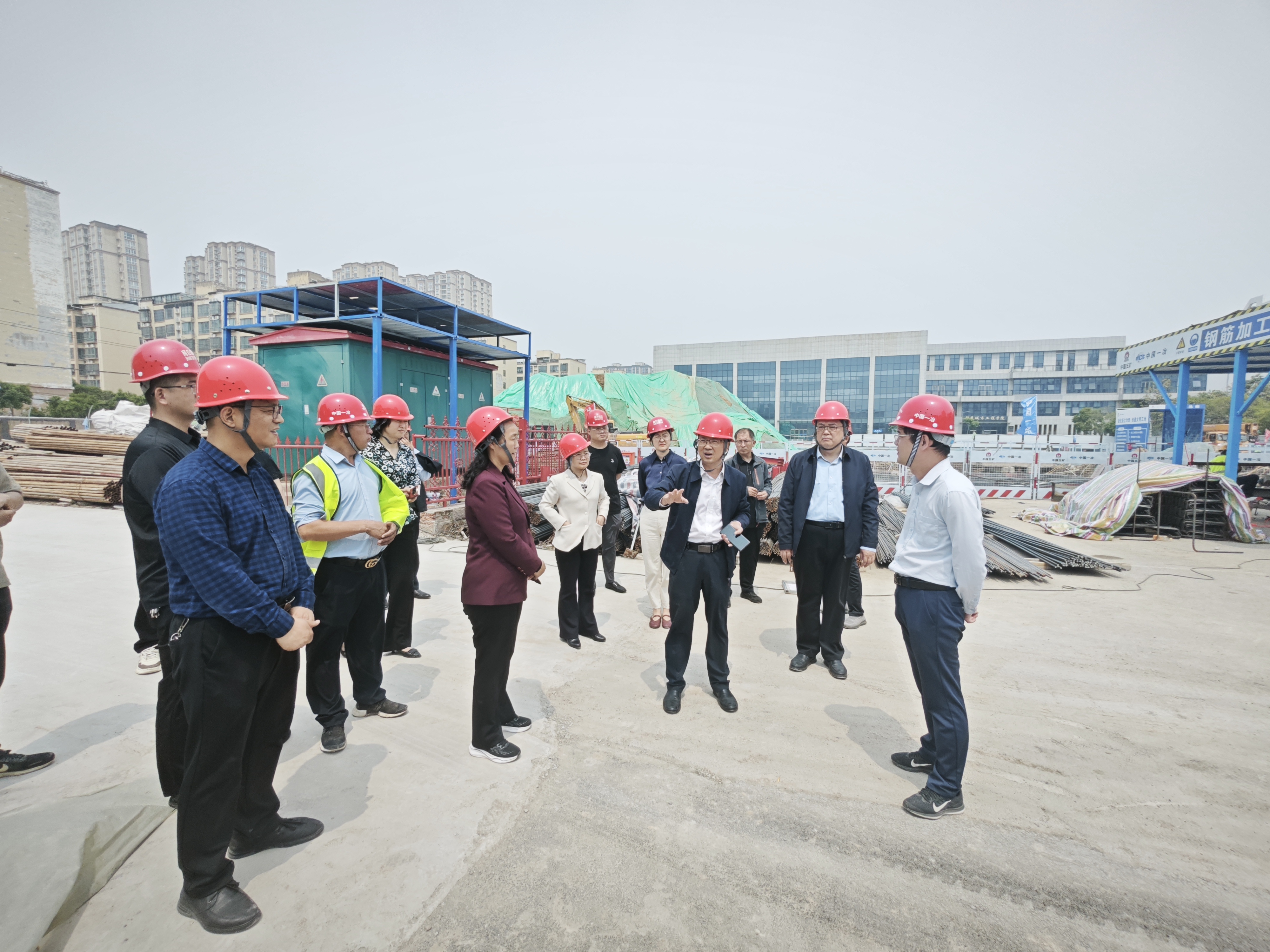 校领导调研指导睢阳校区学生宿舍楼建设工作